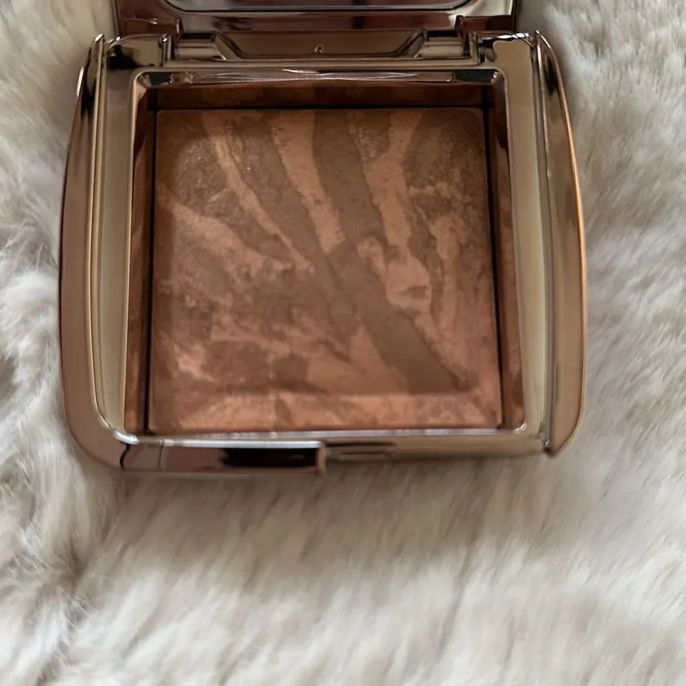 HOURGLASS Ambient Lighting Bronzer